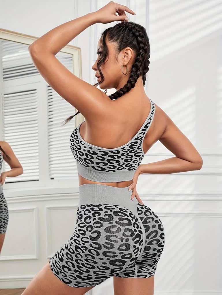 Seamless Leopard Print One-Shoulder Design Sportswear Set